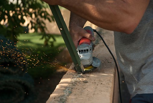 Bricoleur amateur ou professionnel, avez-vous déjà un outil multifonction ?